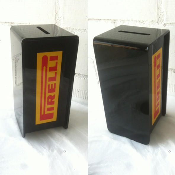 Display Pirelli Naamkaartdisplay